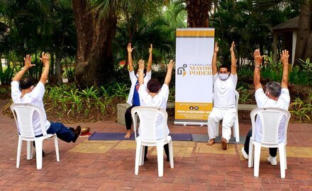 Vida activa y saludable con adultos mayores